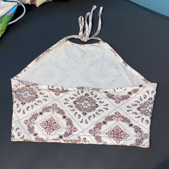 White bandana-patterned Halter top, Forever 21, Size M - Picture 2 of 4